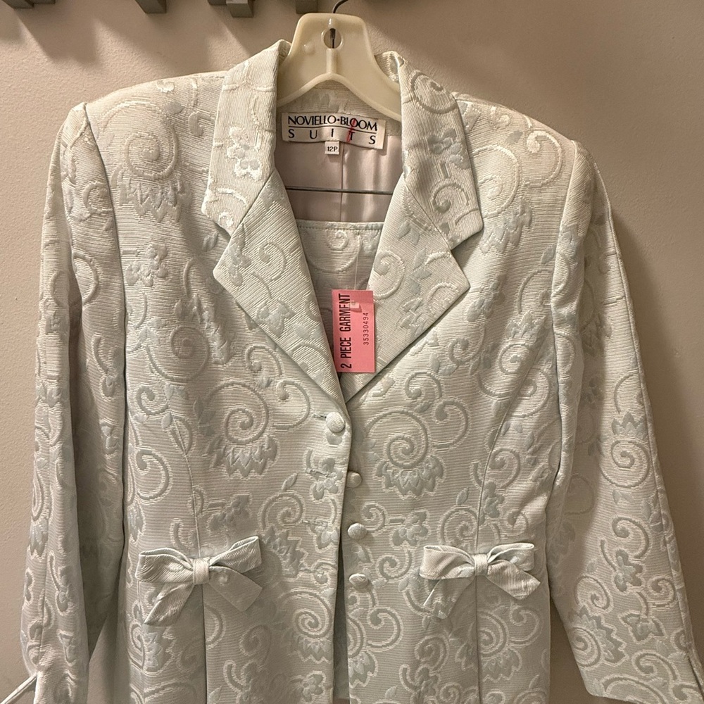 Elegant White Brocade Jacket with Matching Mini Skirt